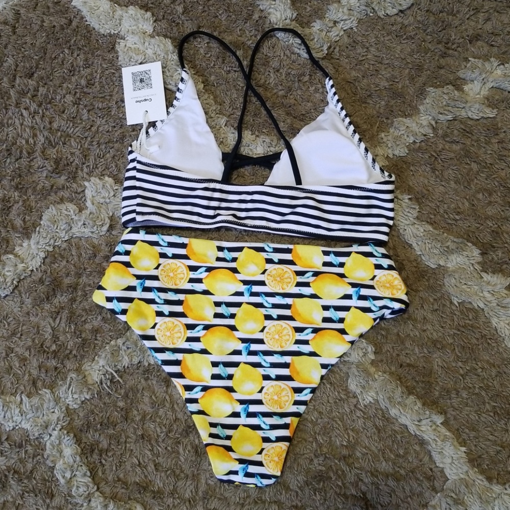 Bikini - Picture 2 of 5